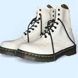 Dr marten 25057 white leather boot